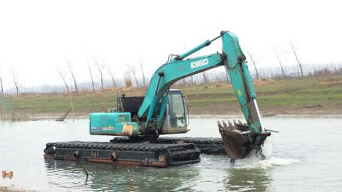  水陆挖掘机租赁如何实现水上工作